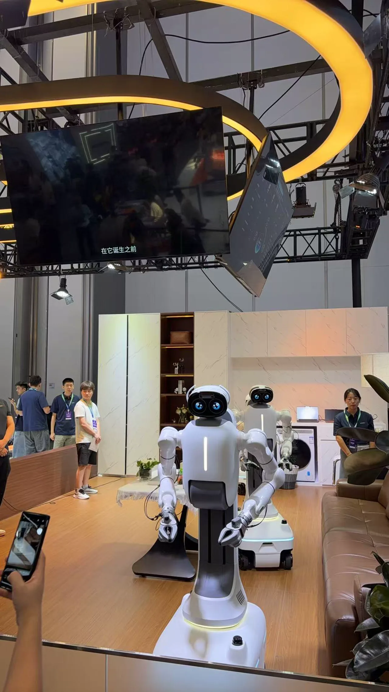 深村智能 · 通用轮足人形机器人