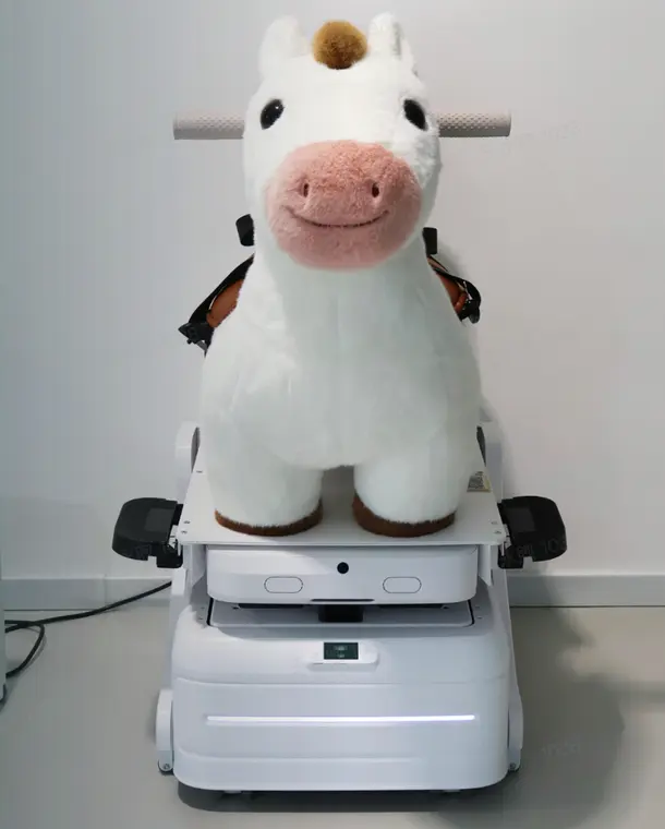 云迹小马机器人